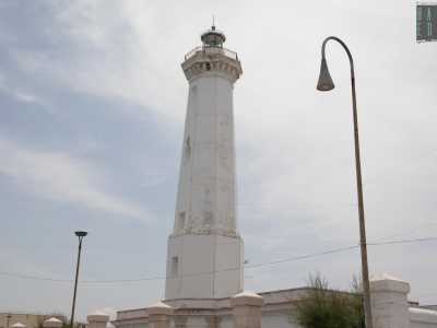 ...andiamo a visitare l�iconico faro. Costruito nel 1928 � alto 35 metri...